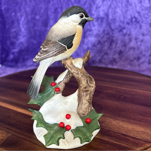 Chickadee with Holly Andrea by Sadek #7843 1981 with base Made in Japan - Picture 1 of 6